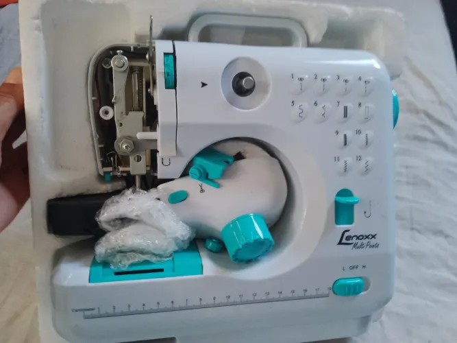 Vendo uma máquina Lenoxx precisa por as pesas no lugar e uma