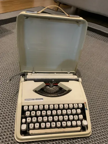 Máquina de escrever antiga baby