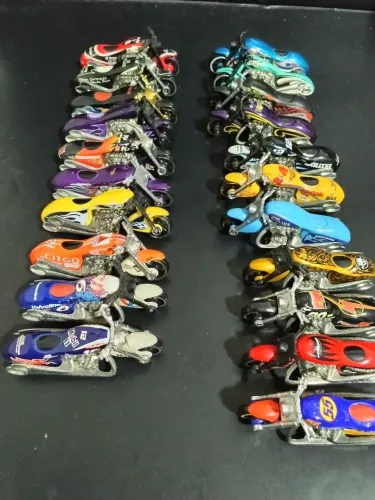 lote de 21 miniaturas de motos