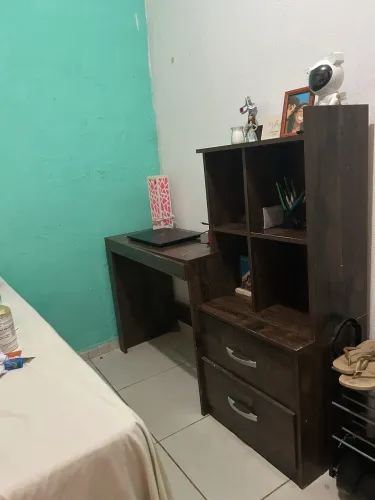 Escrivaninha com Estante e Gavetas