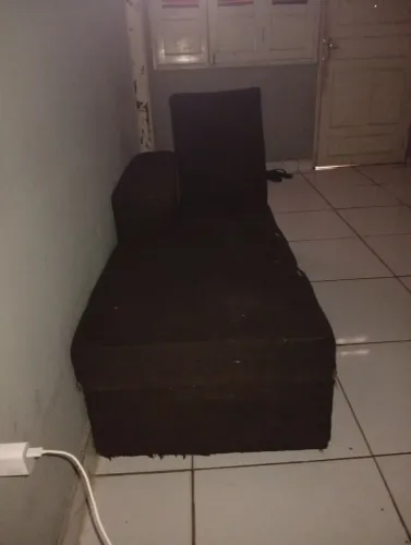 Vendo esse sofá com poucas marcas de uso ,poucas mesmo 