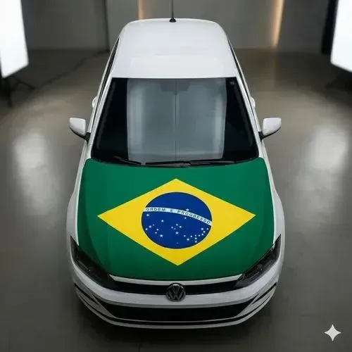 Envelopamento adesivo com bandeira do Brasil teto e capô carro moto