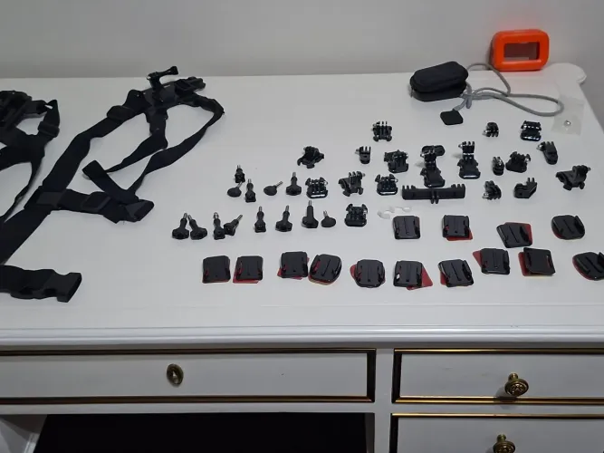 GoPro Hero 10 Black com muitos acessórios e mochila, vide fotos
