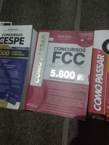 4 livros de concursos Jurídicos