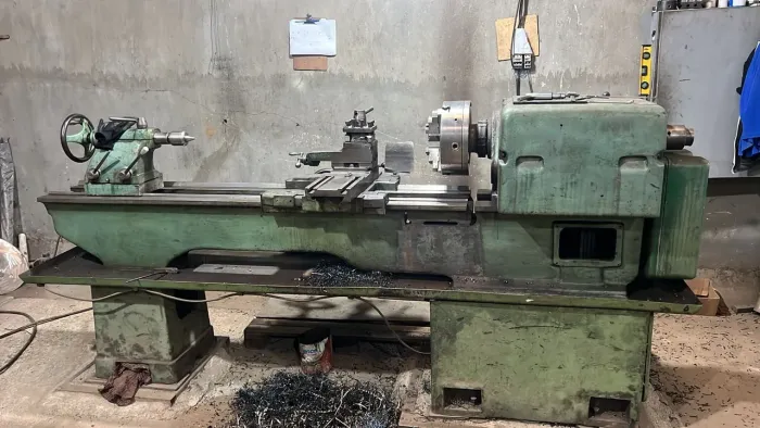 Torno mecanico ROMI MVI distancia entre pontas 1000 mm