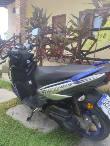 Vendo moto neo 125 em boas condições.