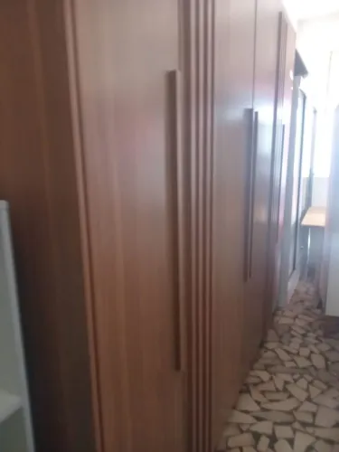 Roupeiro novo tem um detalhe por isso tá barato