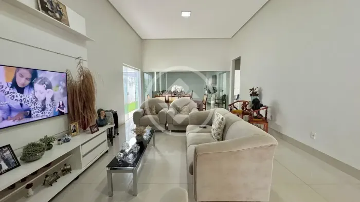 Térrea 200 m² com 3 quartos em Jardins Valência - Goiânia - GO