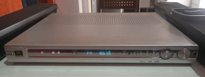 Receiver / Home Teater Philips LX700 áudio e vídeo 5.1 canais rádio FM.