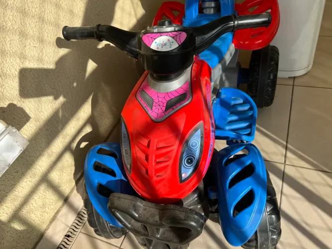 Quadriciclo Com Empurrador Homem Aranha Maral