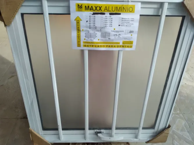 VITRO MAXIM AR 60 X 60 VIDRO BOREAL , COM GRADE , ALUMÍNIO BRANCO , NOVO 