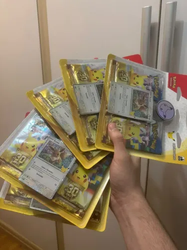 [PRONTA ENTREGA] Blister Duplo Com Moeda Celebração 30 Anos Pokémon TCG Português