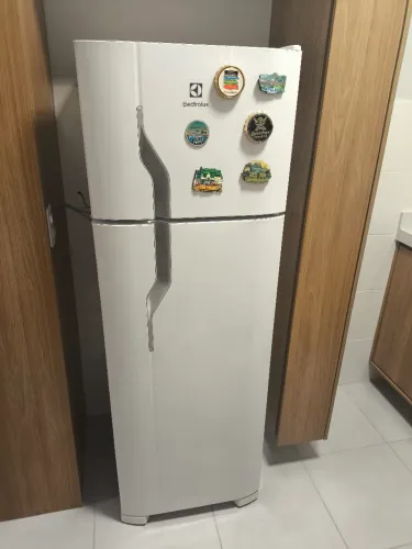 Geladeira Refrigerador DC35A 2 Portas 260 Litros Electrolux - 110V
