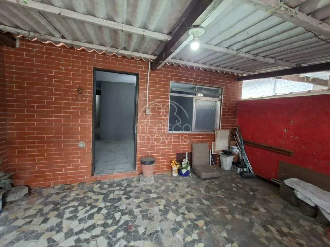 Terreno com 3 casas