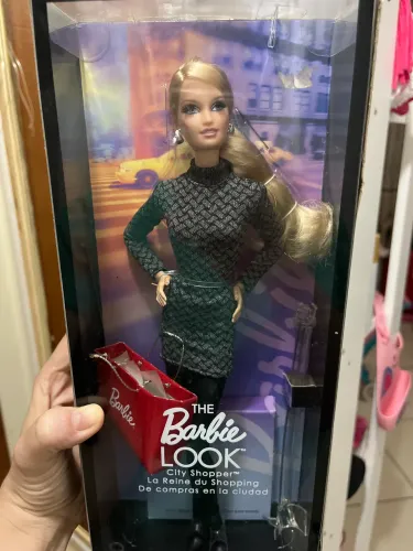 Barbie The Look City Shopper - Black Label - Barbie Collector - Nova na Caixa?