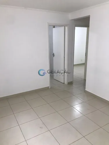 Apartamento para locação no condomínio Campo Alegre com 2 quartos e 1 vaga de garagem - 45
