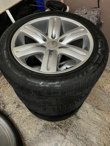 Rodas e pneus 20 originais Mitsubishi 