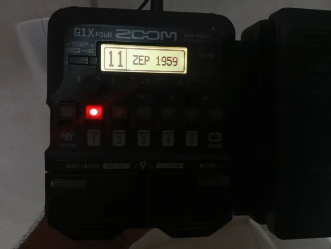 Pedaleira Zoom G1X four