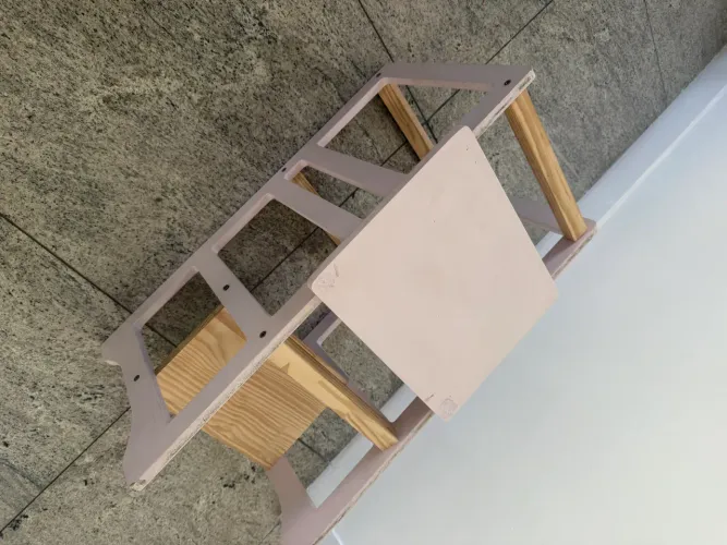 Torre de aprendizagem montessoriana