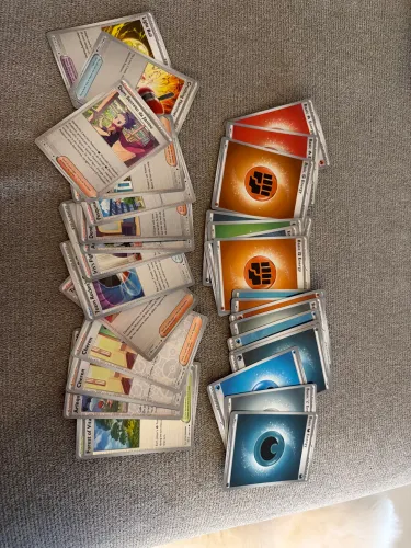 Carta Pokémon- energia + treinador mais de 200