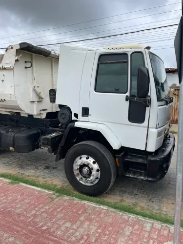 Vende-se ou troca em cavalinho, Ford cargo eletrônico 