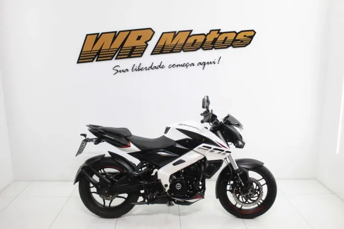 BAJAJ DOMINAR 200