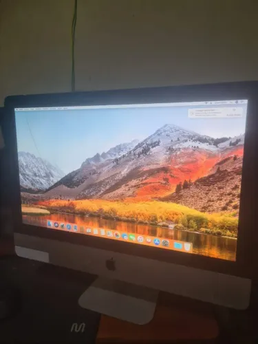 Imac A1311 21.5 Procesador Intel Core 2 Duo E7600 500gb Hdd com um trinco na tela