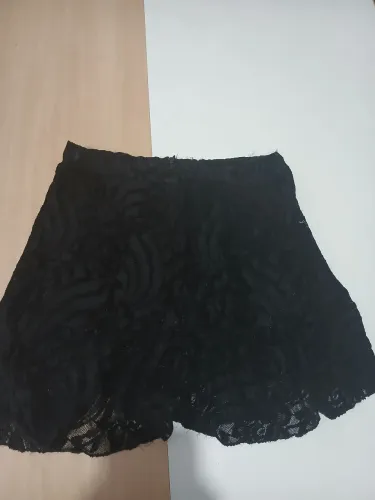Saia preta de renda