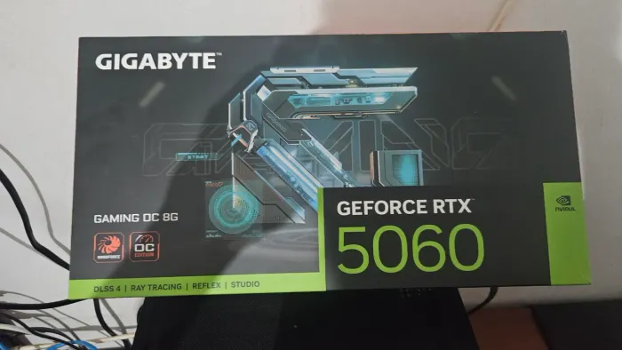 Rtx 5060 triple fan 8gb 2 meses de uso
