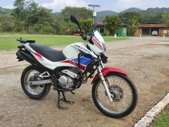 FALCON 2015. VENDO FALCON 2015 INJETADA COM 50.000 Km rodados.
