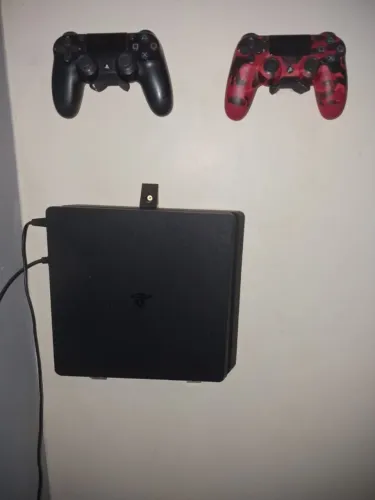 Ps4 slim 1Tb com controles