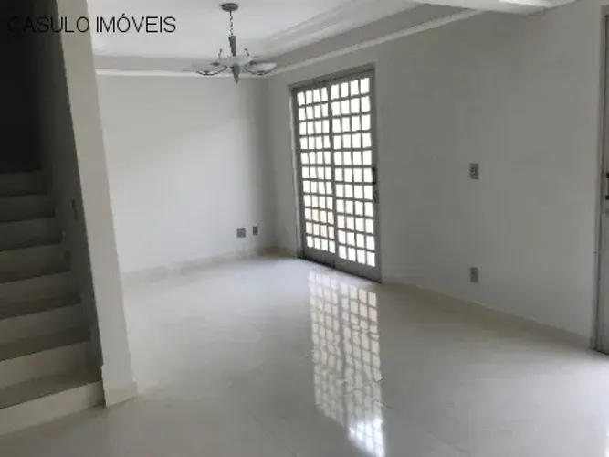 Casa em condomínio para alugar no Jardim Shangai com 131 m² e 3 dormitórios/quartos.