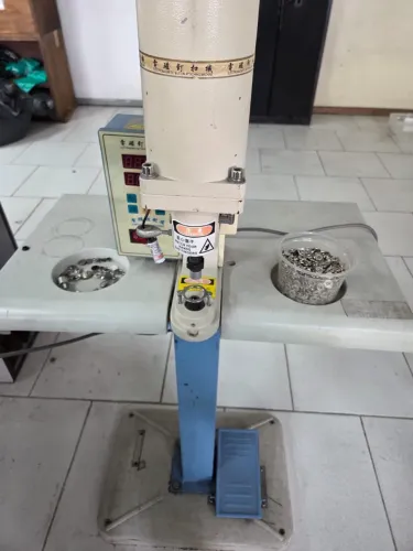 MÁQUINA BOTONEIRA PARA BOTÃO DE PRESSÃO CHINESA