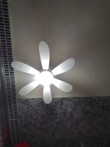 Vendo esse ventilador de teto novo pra sair logo 250 reais com controle