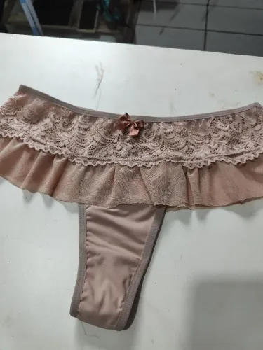 Calcinha fio dental com babado unissex