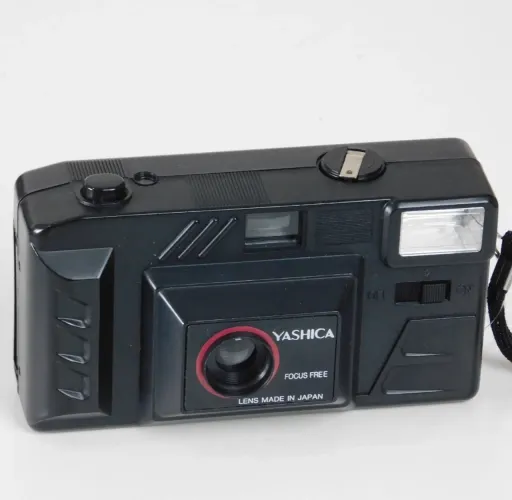 Câmera analógica yashica