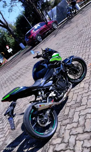Kawasaki Z400 2020 - Moto em perfeito estado