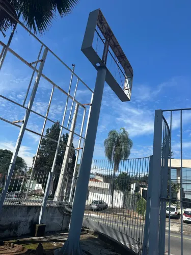 Vende torre para banner iluminado