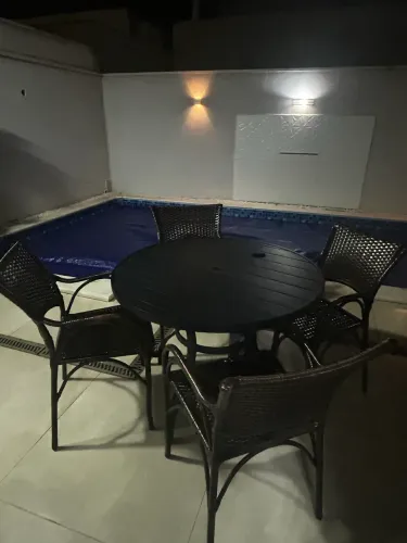 Vende-se cadeiras e mesas