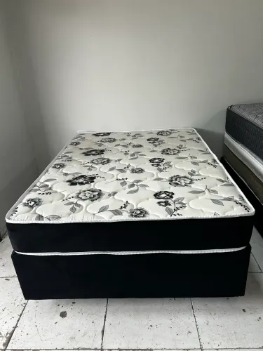Colchão de casal D33 + base em ótimo estado de conservação