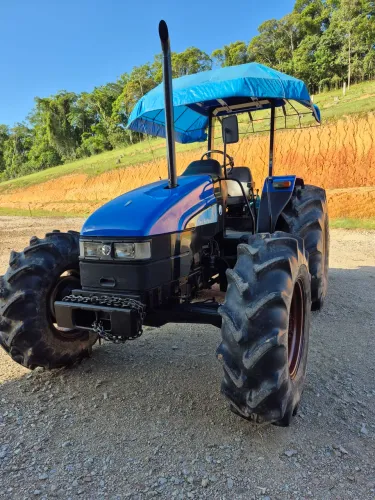 Trator new holland 