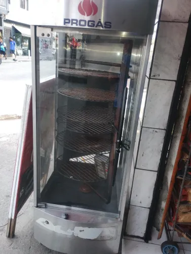 Máquina de assar giratória