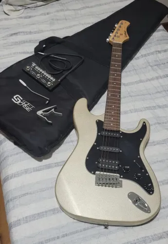 Guitarra semi nova