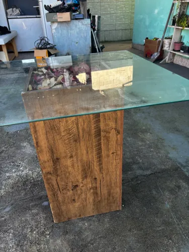 Mesa de jantar quadrada 4 lugares