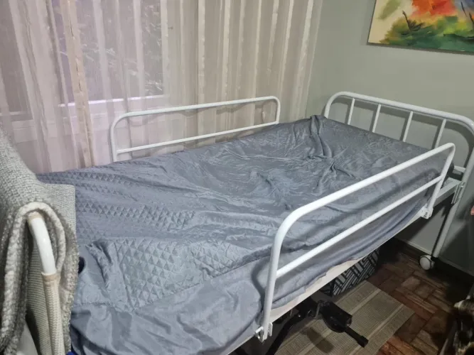 Cama hospitalar + colchão