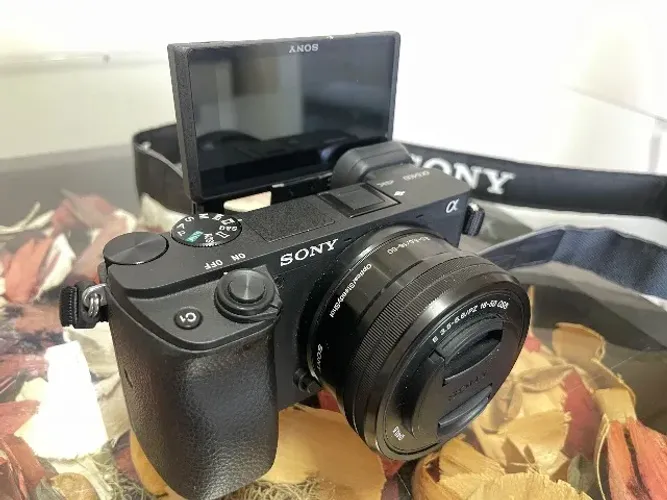 Sony A6400 4K + Lente 16-50mm OSS - Pouquíssimo uso (776 cliques)