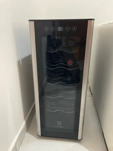 Adega Electrolux 12 Garrafas