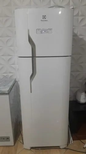 Geladeira ELETROLUX FROST FREE