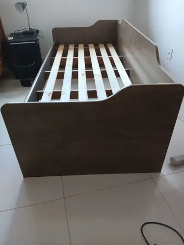 Cama tipo Bicama com 2 colchões de espuma