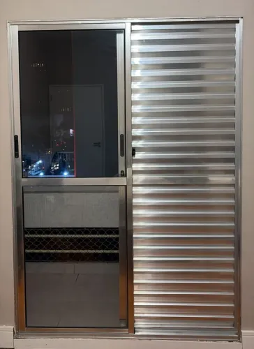 Porta balcão de correr 1,50×2,10 alumínio brilhante com fechadura